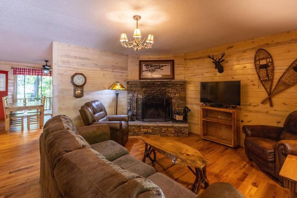 Pet Friendly Luxury Cabin Near Helen With Fire Pit คลีฟแลนด์ ภายนอก รูปภาพ