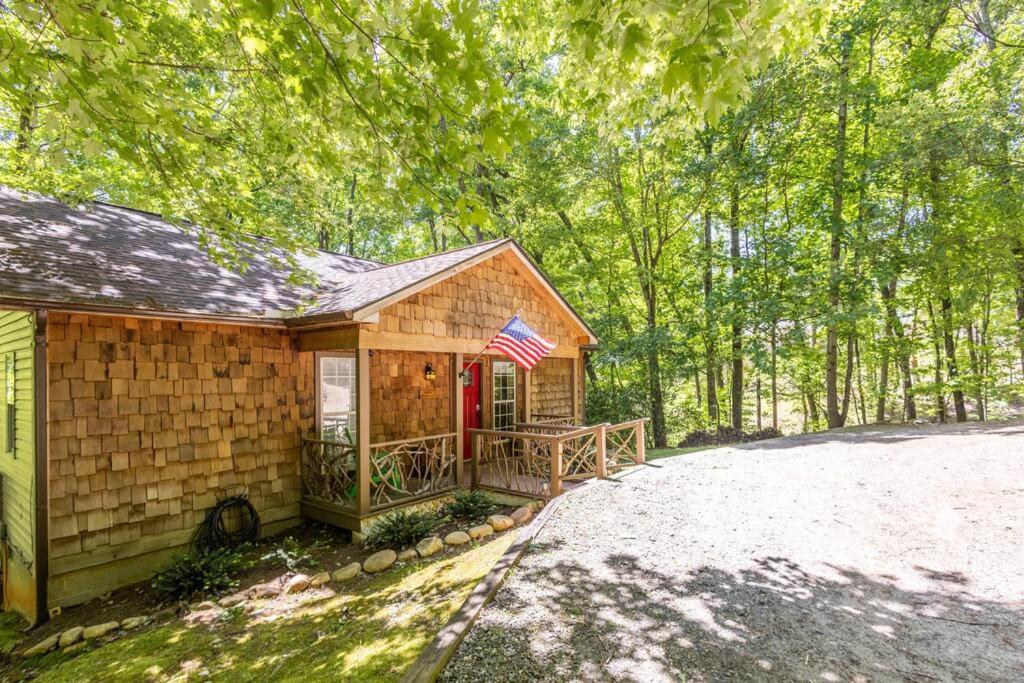 Pet Friendly Luxury Cabin Near Helen With Fire Pit คลีฟแลนด์ ภายนอก รูปภาพ